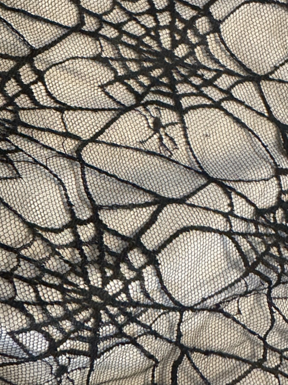 Y2K Whimsigoth emo white and black tulle fishnet spiderweb skirt - Picture 4 of 6